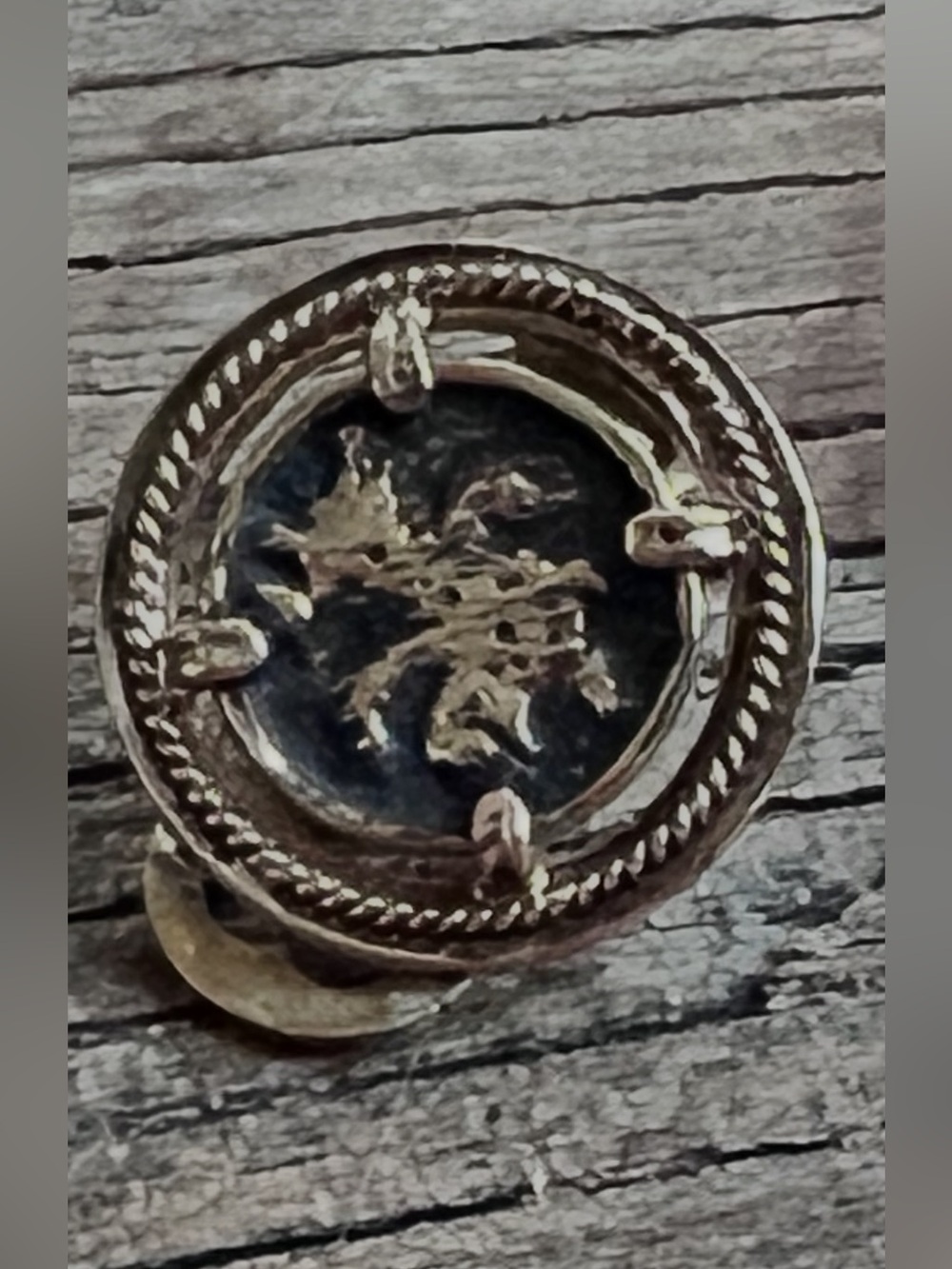Classic Round Black and Gold clip on earrings - Picture 10 of 10